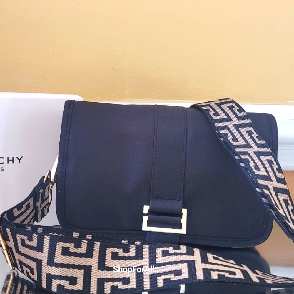 Givenchy - Picture 2 of 9